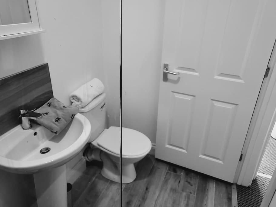 レミントンスパーHigh Street, 2 Bed, Newly Refurbアパートメント エクステリア 写真