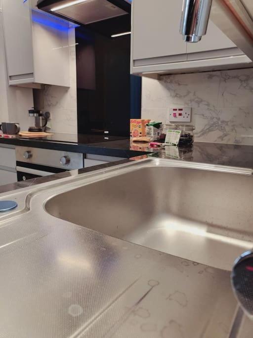 レミントンスパーHigh Street, 2 Bed, Newly Refurbアパートメント エクステリア 写真