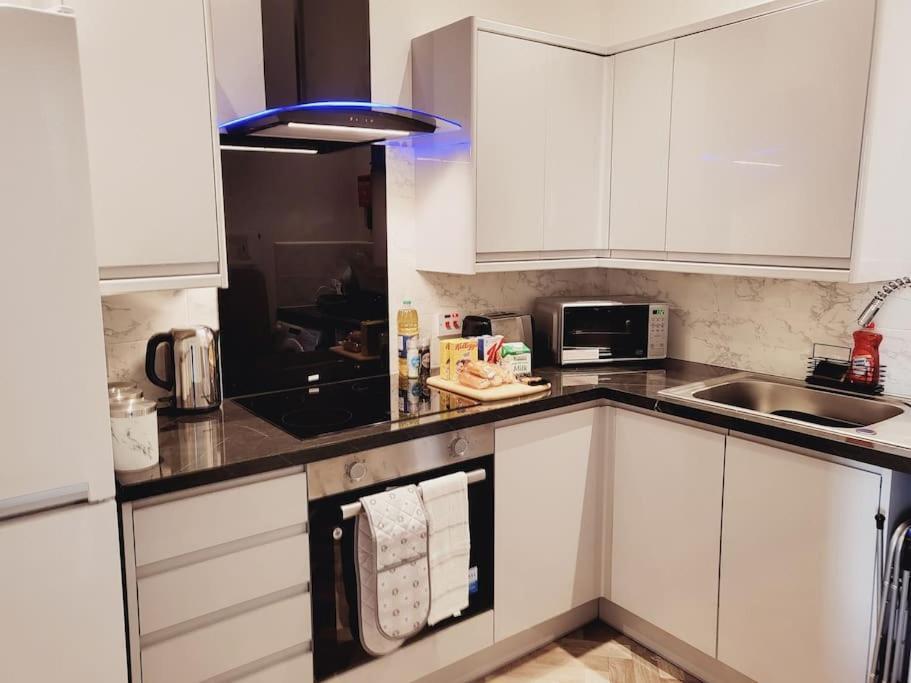 レミントンスパーHigh Street, 2 Bed, Newly Refurbアパートメント エクステリア 写真