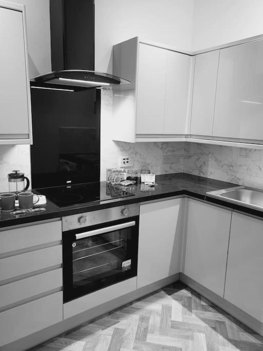 レミントンスパーHigh Street, 2 Bed, Newly Refurbアパートメント エクステリア 写真